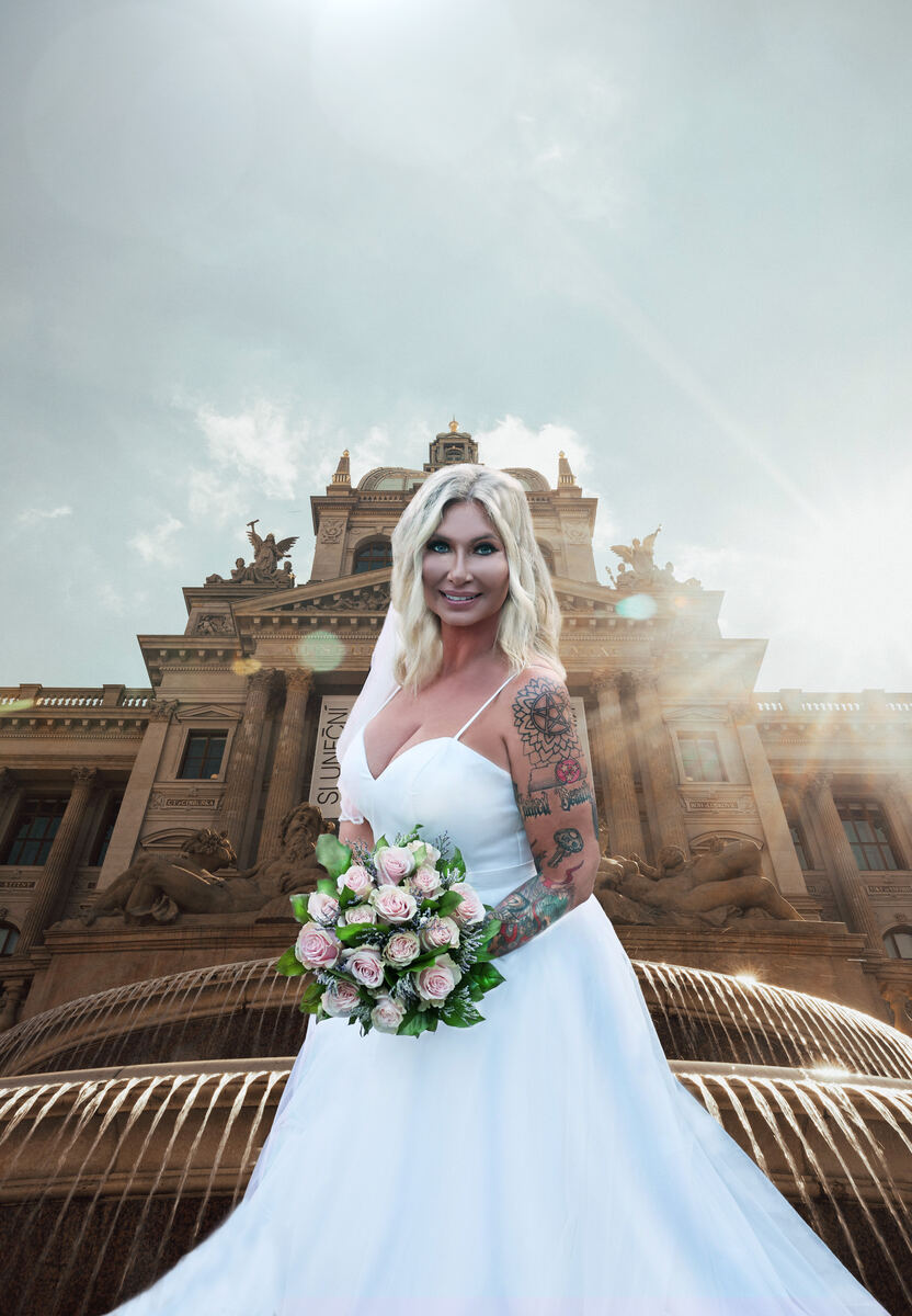 Bride holding a bouquet in front of a grand estate